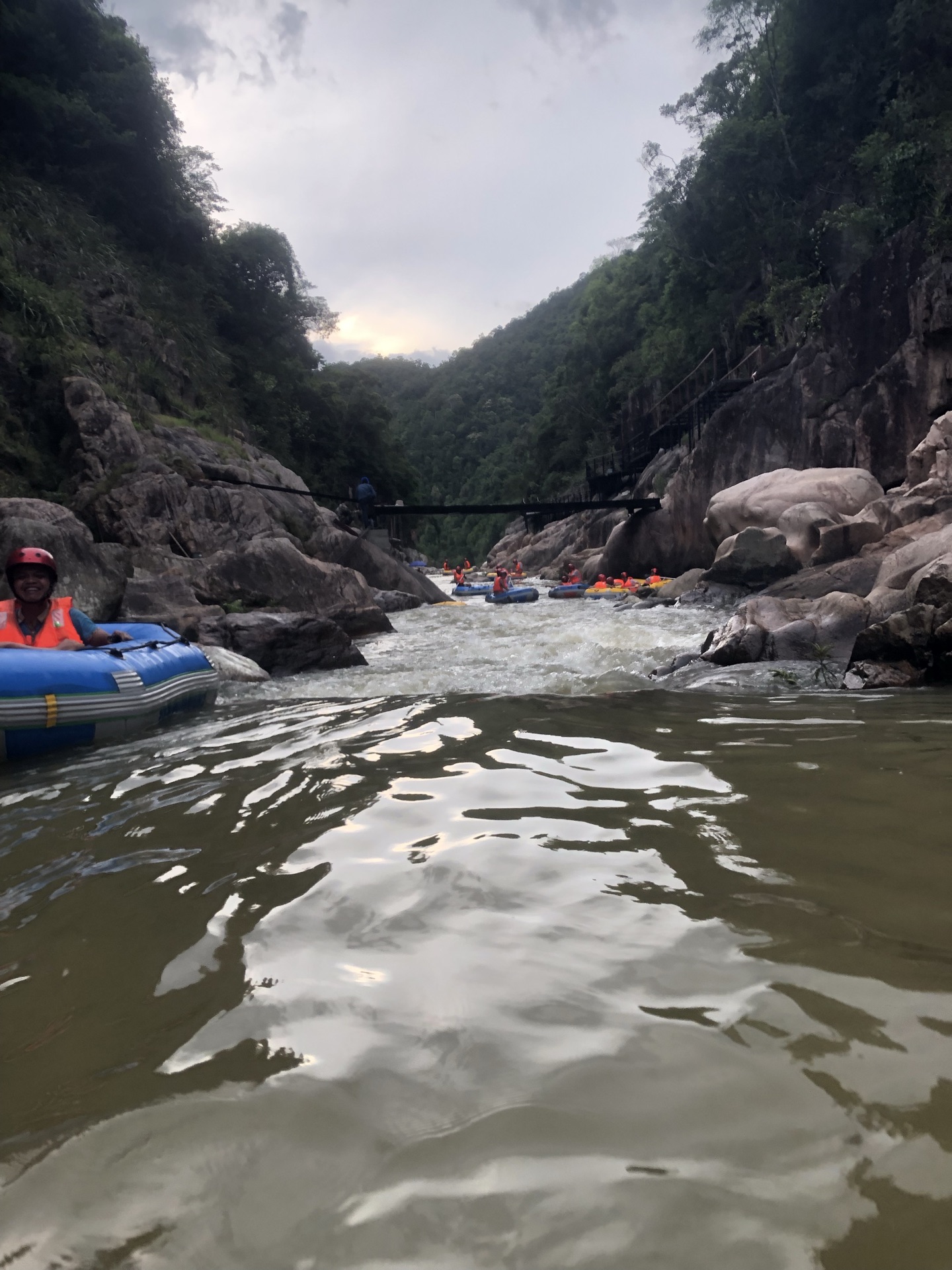 【携程攻略】五指山红峡谷漂流景点,第二次又去红峡谷漂流了,感觉停