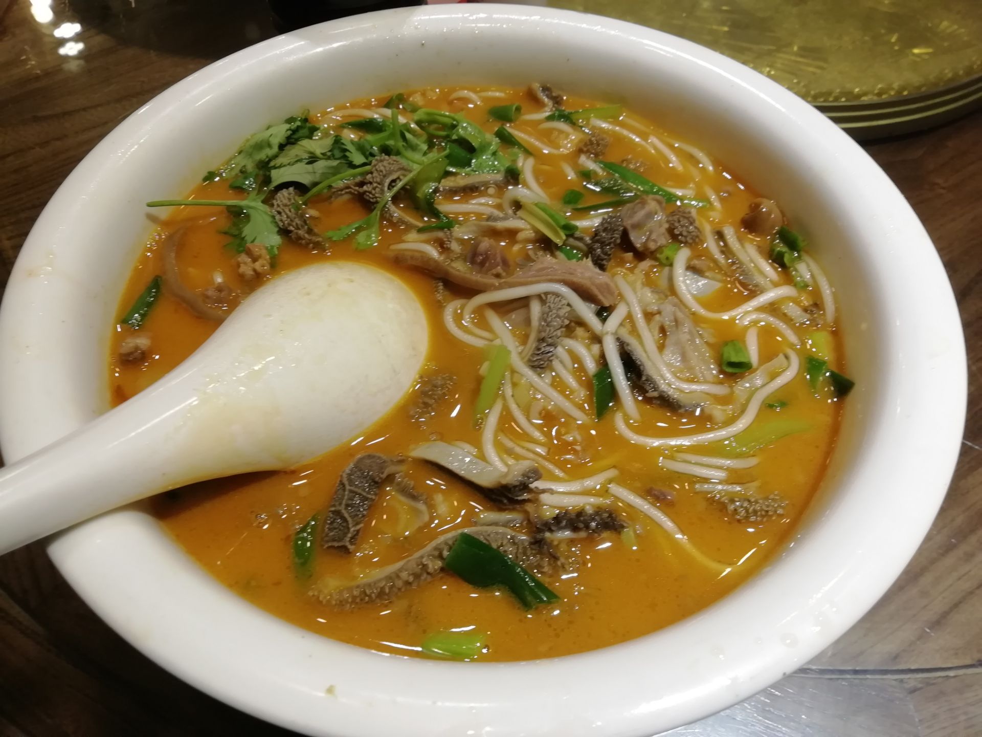 【携程美食林】延安吴起家乡味道餐馆,店面临街,不大,进去上到二楼才