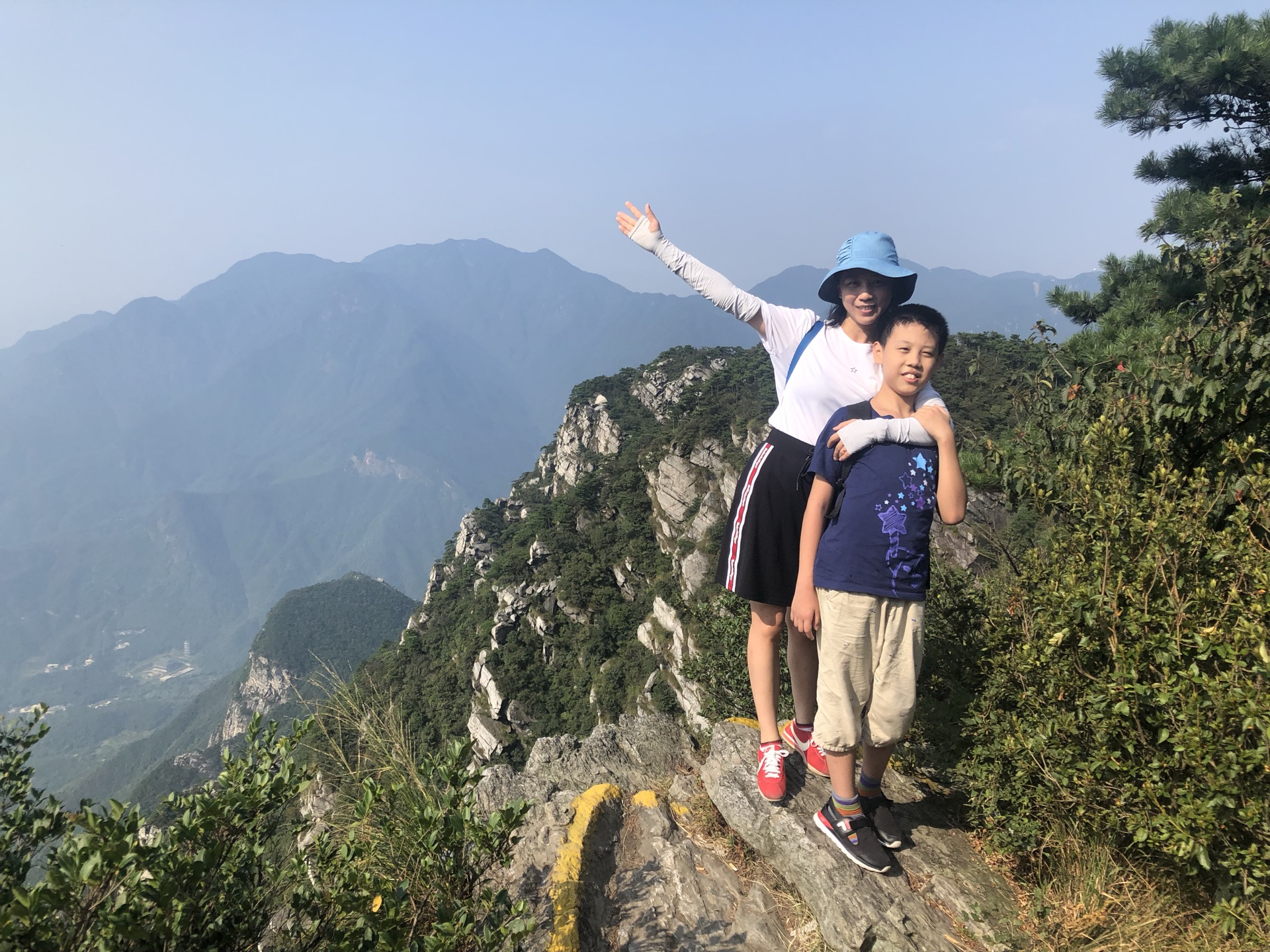 廬山景區分東線和西線,東線比較累,西線就很輕鬆啦,根據自己的體力和