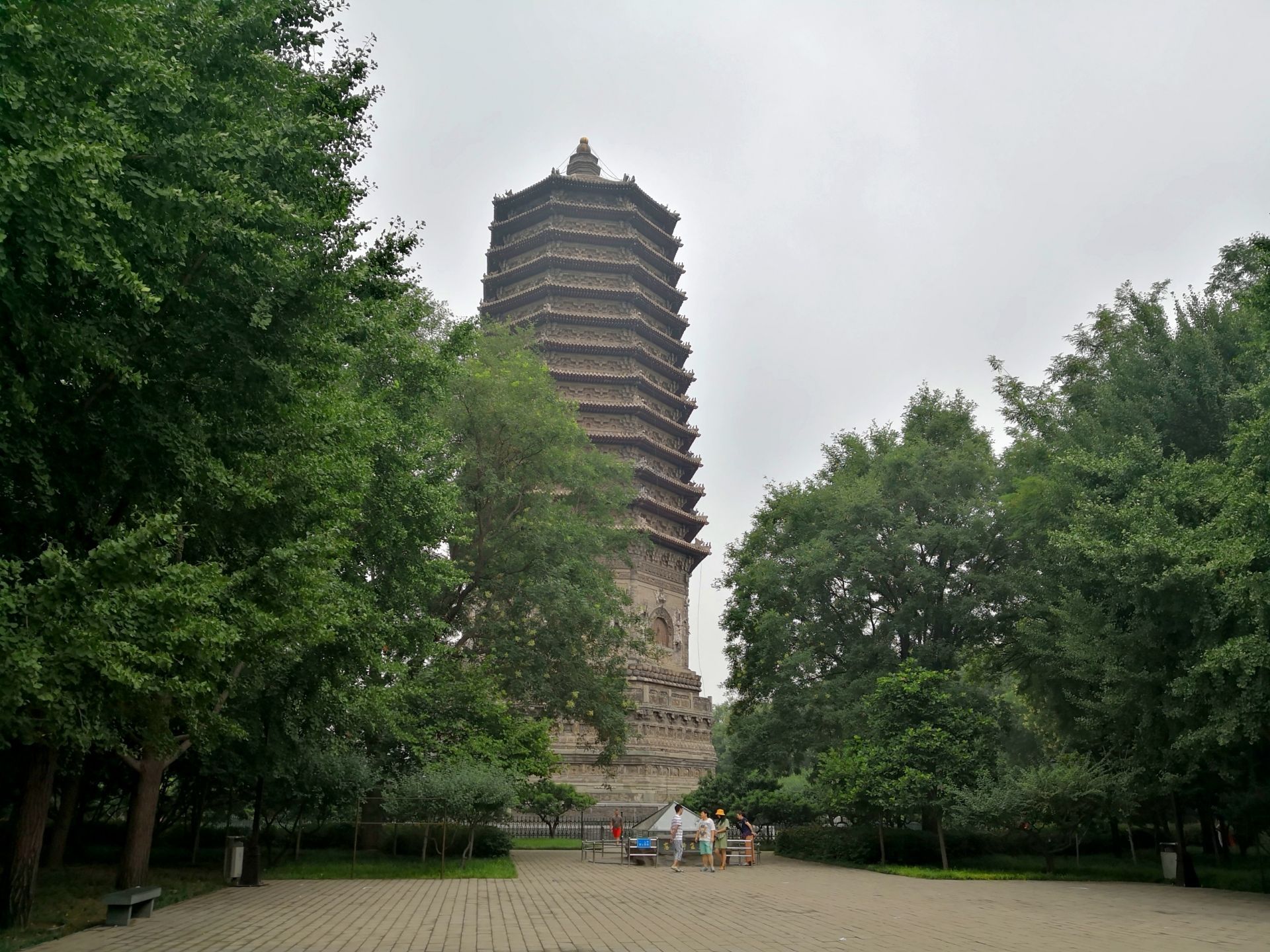 玲珑公园位于北京市玲珑路,是一座极有历史的公园,公园最主要的景点有