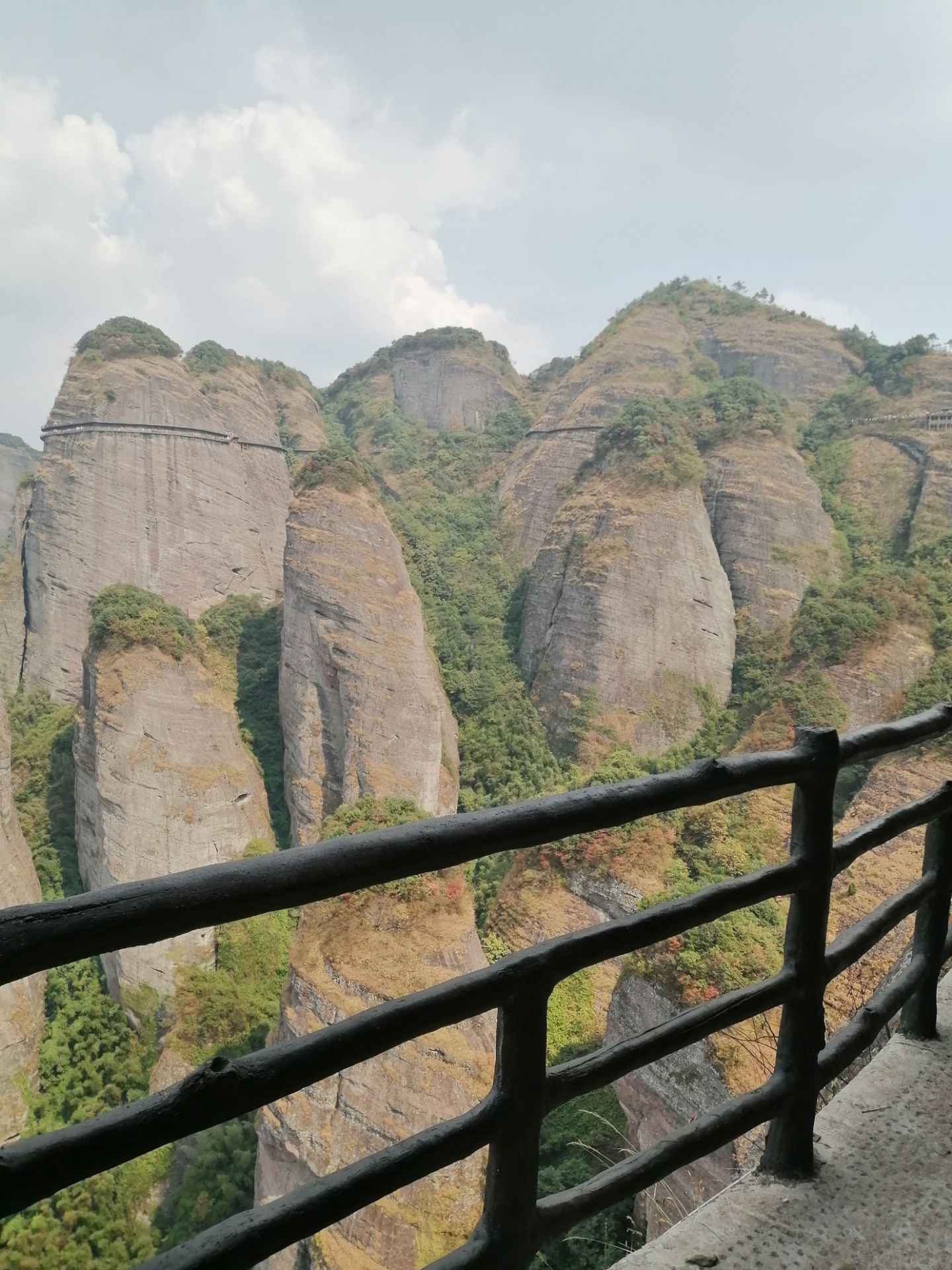 【攜程攻略】龍南南武當旅遊景區景點,就是爬山體驗 停車場停車出口那