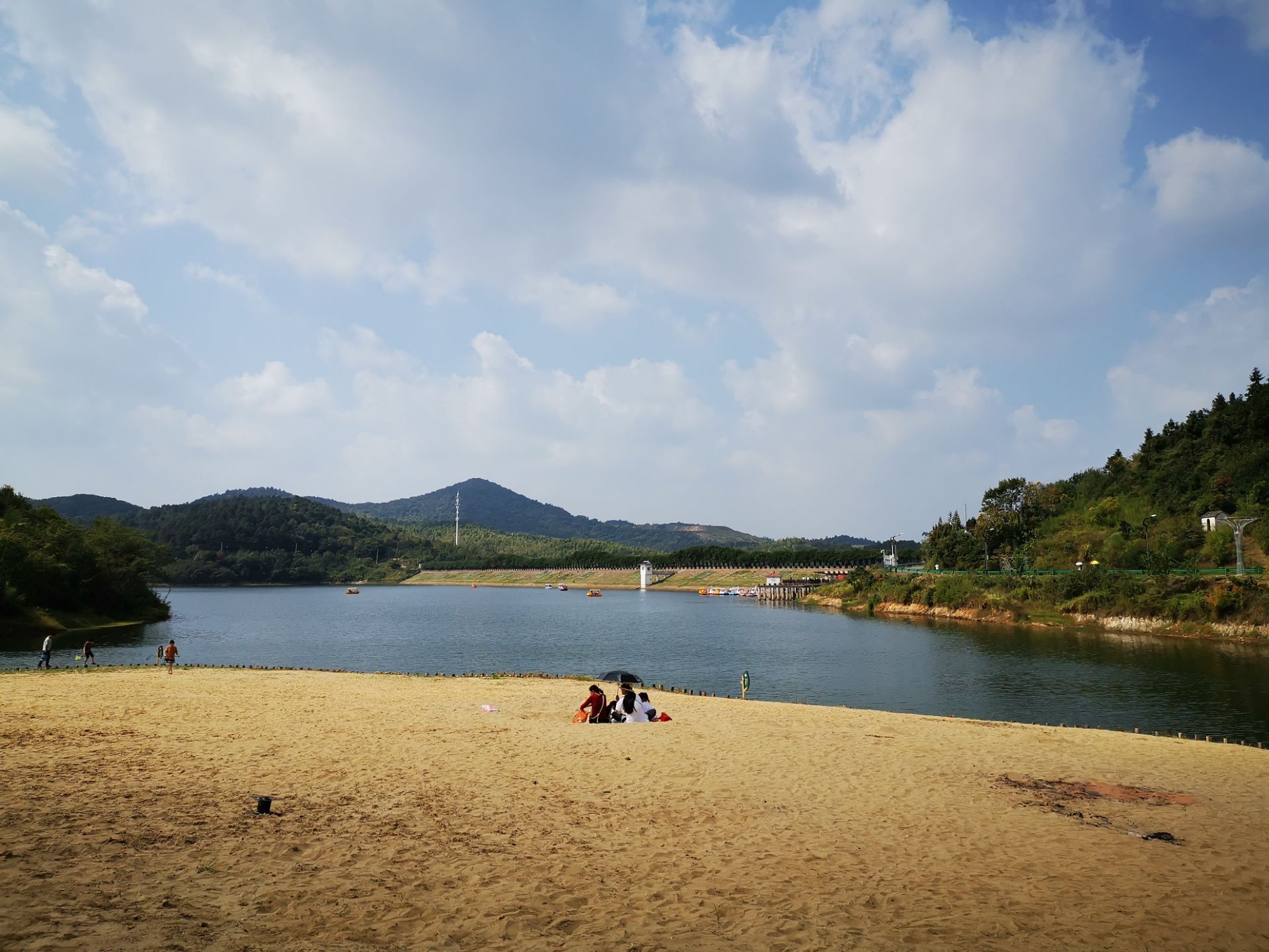 濮塘风景区景点,景区有梦幻心湖,幽谷山庄,白母园等30余处自然和人文