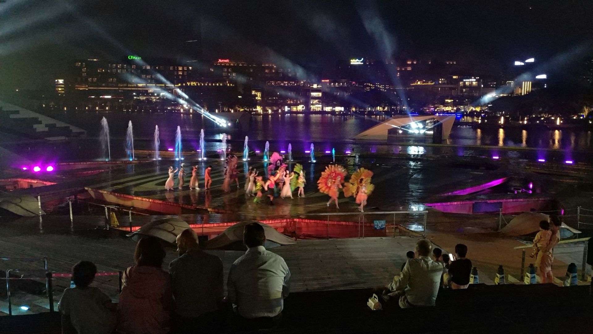 《深蓝秘境》水域舞台演出