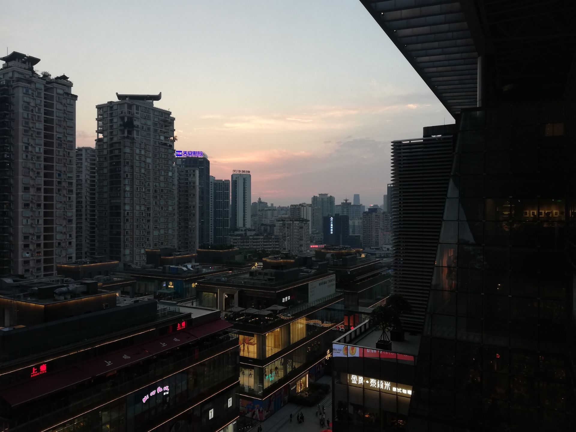 【携程攻略】重庆新光天地购物,新光天地就在嘉州轨道站下了就到了.