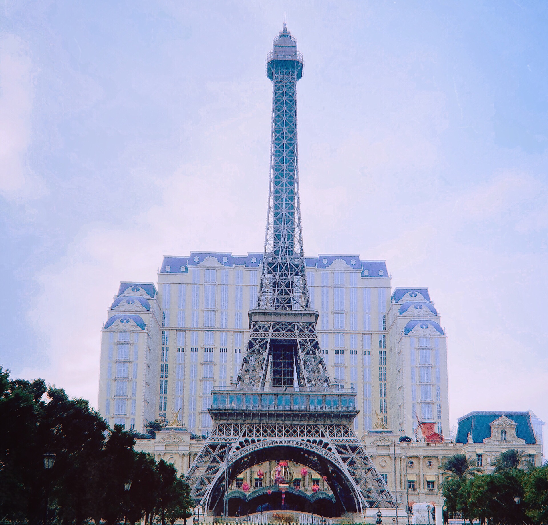 澳门巴黎铁塔下面1500图片