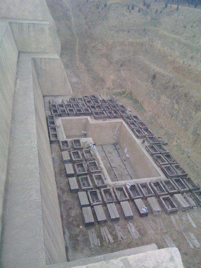 秦雍城遗址,位于陕西省宝鸡市凤翔县南郊,是全国重点文物保护单位