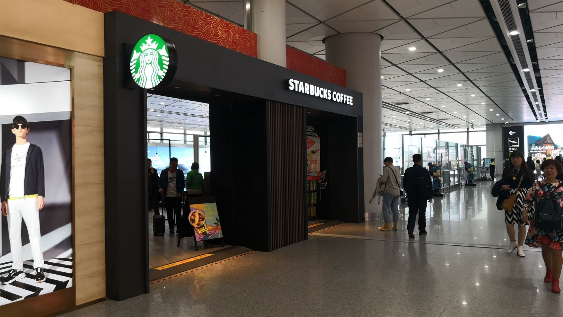 燥搞一杯星巴克也还是挺不错的性价比还是可以嗯比较适合这个旅途中