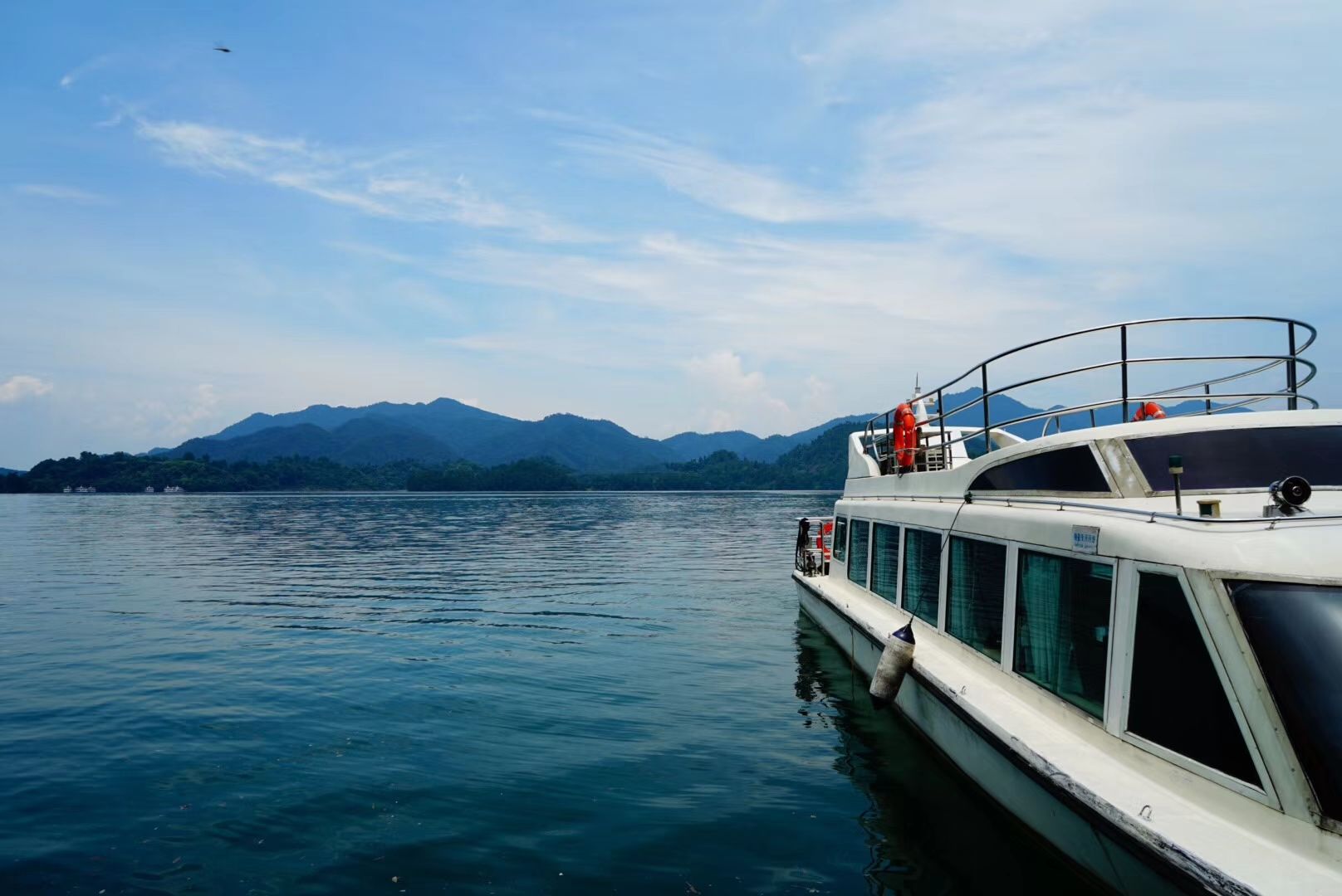 【携程攻略】淳安千岛湖景区景点,以前去千岛湖要开车，近三个小时的车程让人感觉有点累。去年底开通了…