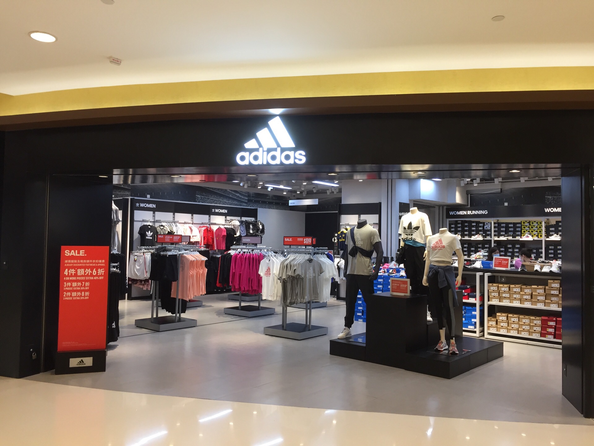 携程攻略 香港adidas Factory Outlet 杏花村 购物 杏花新城有不少运动用品的品牌店 而且后铺面积都不小 Adidas