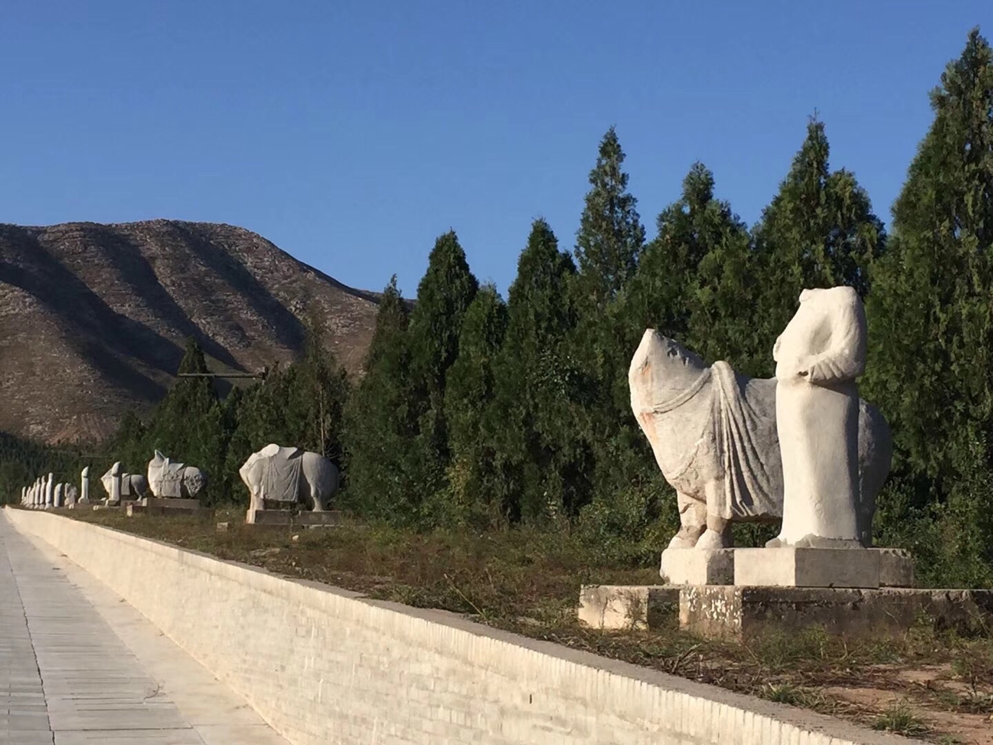 【唐泰陵】是唐玄宗李隆基和元献皇后杨氏合葬墓地