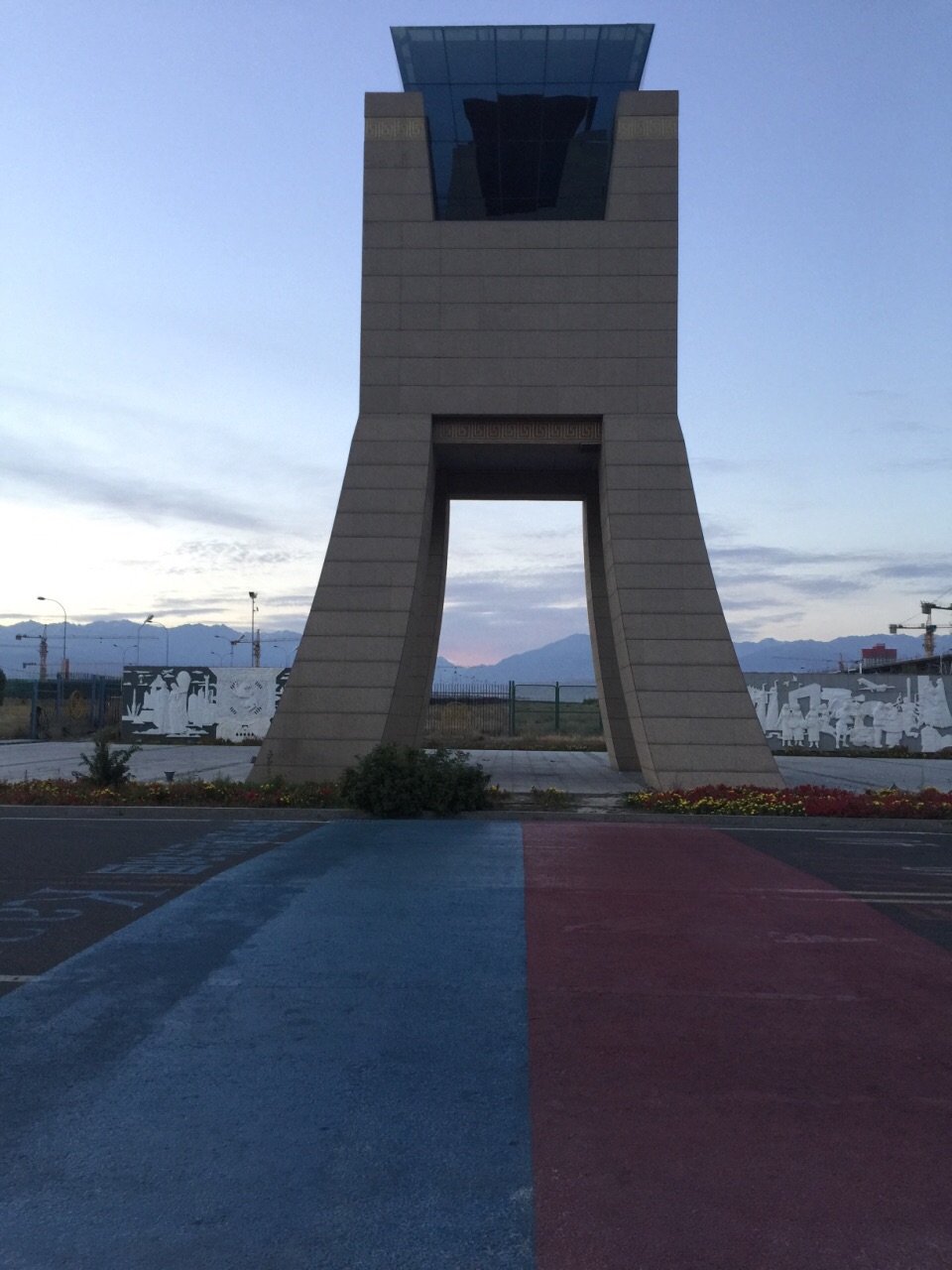 伊犁霍尔果斯国门景区好玩吗,伊犁霍尔果斯国门景区景点怎么样_点评