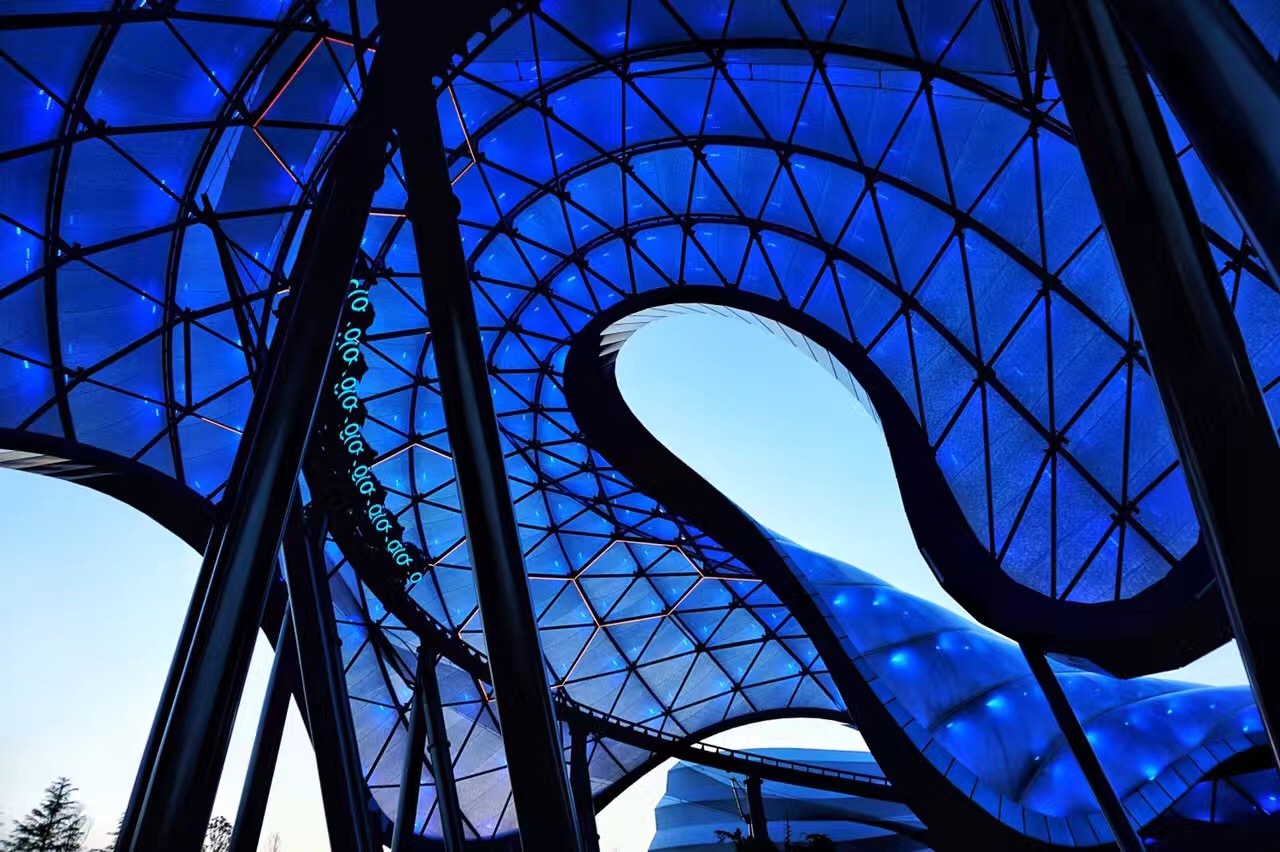 【携程攻略】迪士尼度假区创极速光轮景点,"明日世界