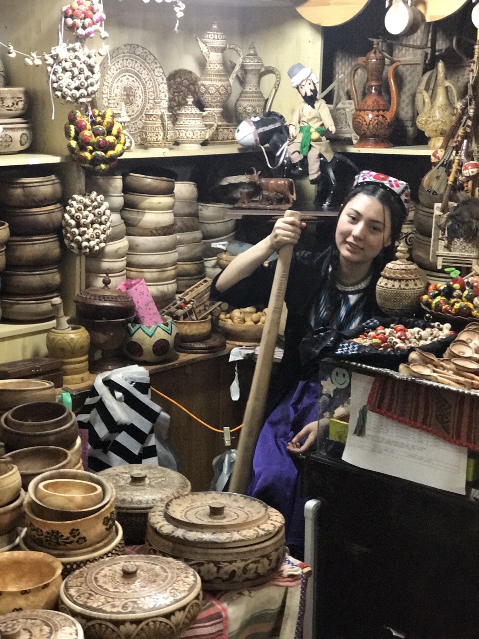 【携程攻略】乌鲁木齐民街购物,有种异国风情的感觉这里的手工艺品很