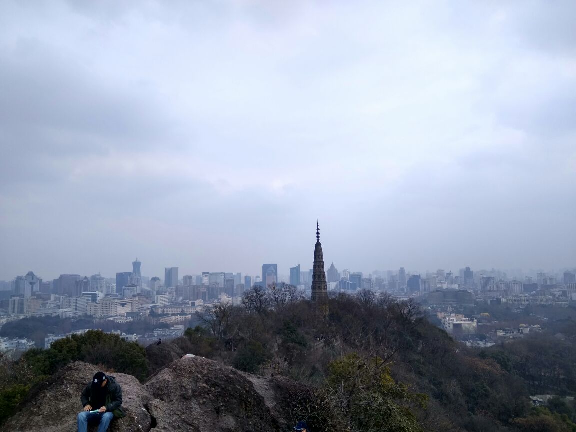 【携程攻略】杭州蛤蟆峰景点,蛤蟆峰在宝石山上,我从宝石山后山上来的
