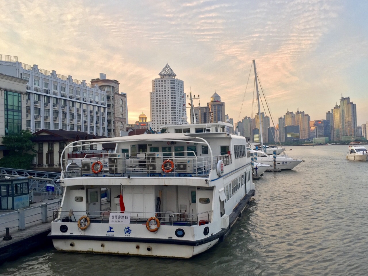 【携程攻略】景点,轮渡,又称「摆渡船」,曾经是上海市民过江的唯一