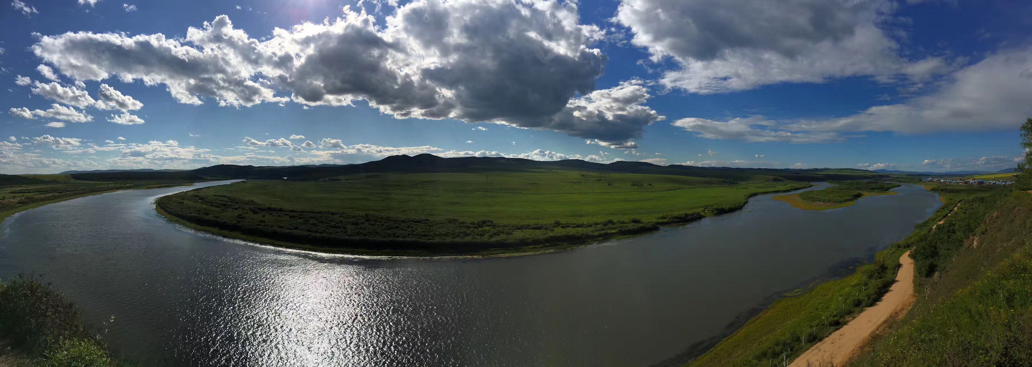 额尔古纳湿地原名根河湿地,2009年之后更名为额尔古纳湿地.