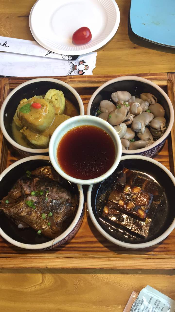 in2****3602 菜品有特色,服务很有北京人的热情和局气,哈哈,作为北京