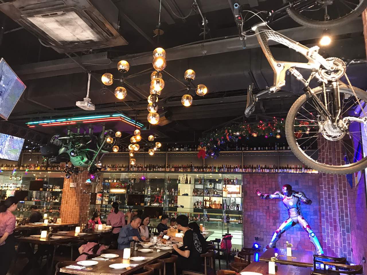 1886汽车主题德国餐厅(外滩十六铺码头店)