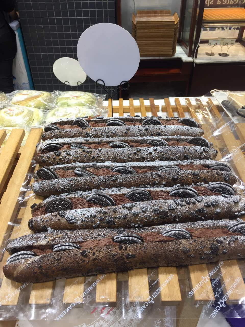 面包,蛋糕只在惠城买,品种多,味道好,经常出新品,环境干净卫生.