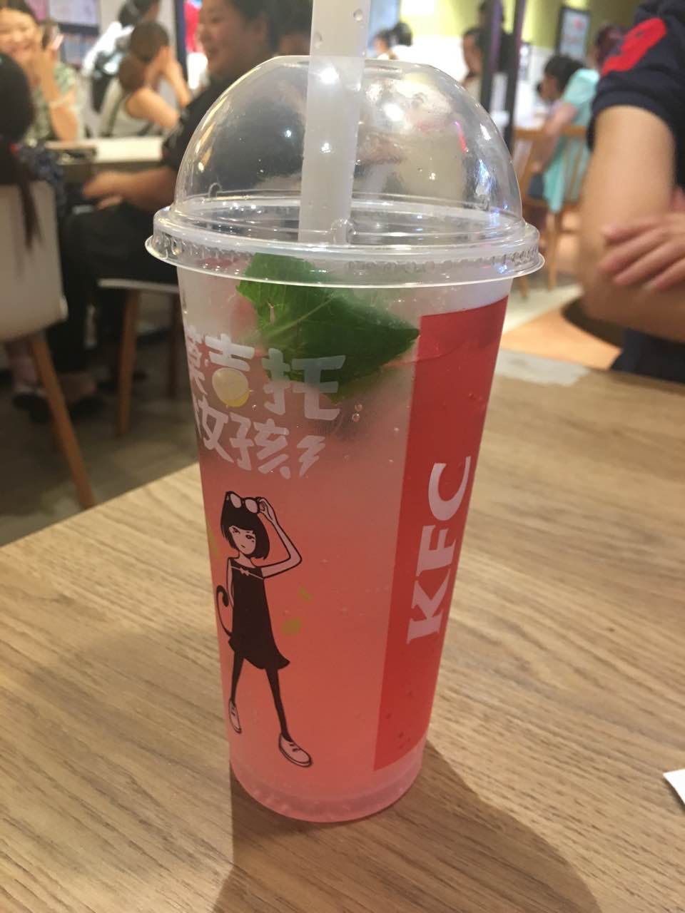 肯德基环境很好,周末人很多,新品莫吉托女孩口味很好 2017-07-07有用