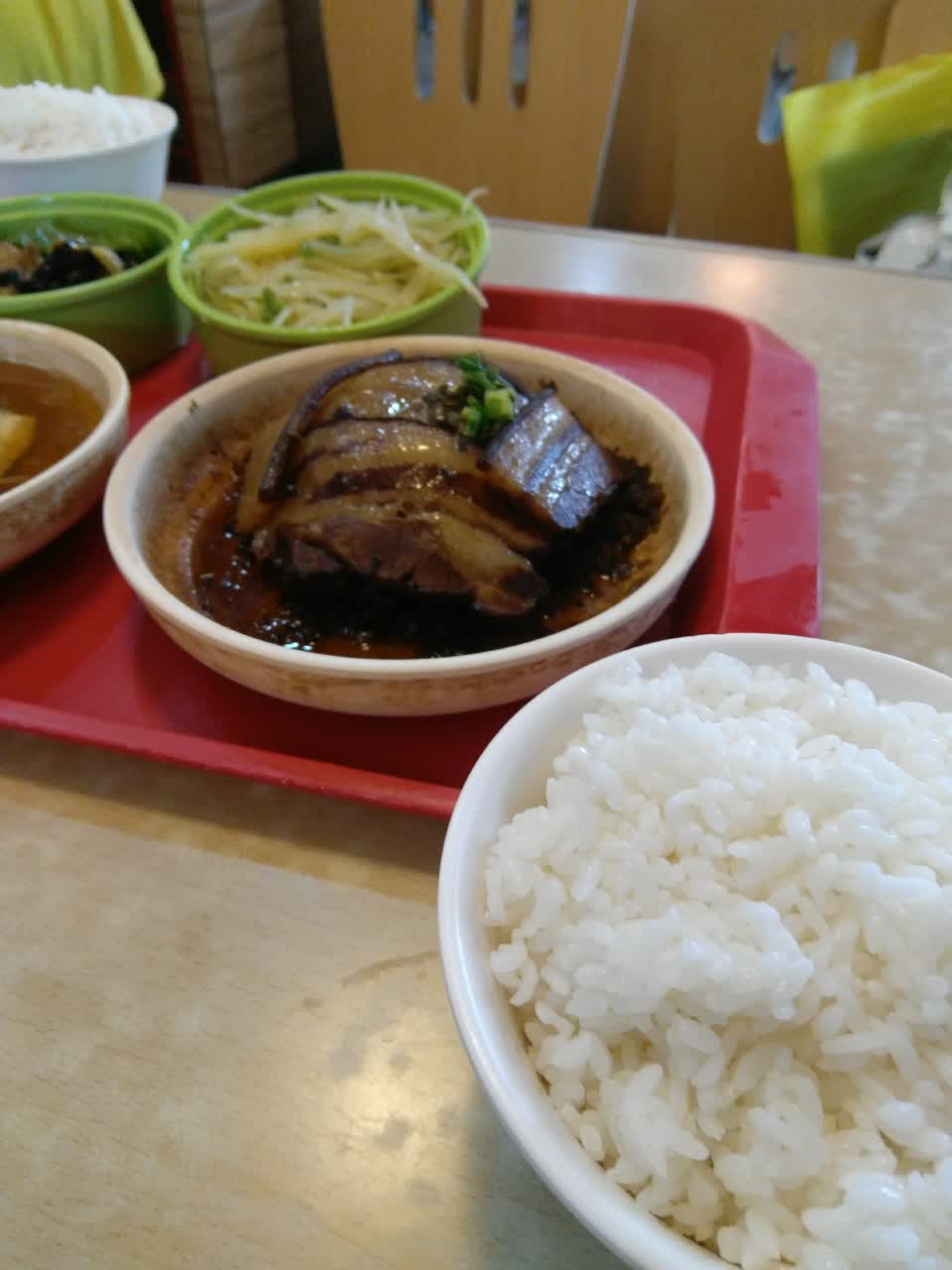 2022红灯椒中式快餐美食餐厅,还是很划算的,味道吧还可以.