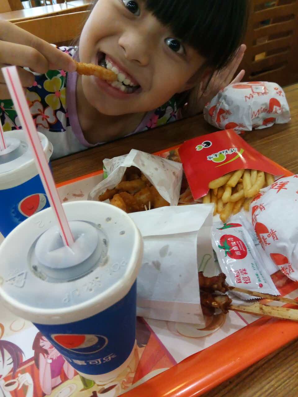 2022麦啃炸鸡汉堡(良渚店)美食餐厅,味道不错,价格实惠,小孩子.