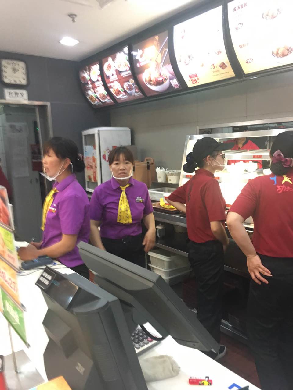 2021真功夫(开封开元店)美食餐厅,就餐人数超多,不过 服务员态.