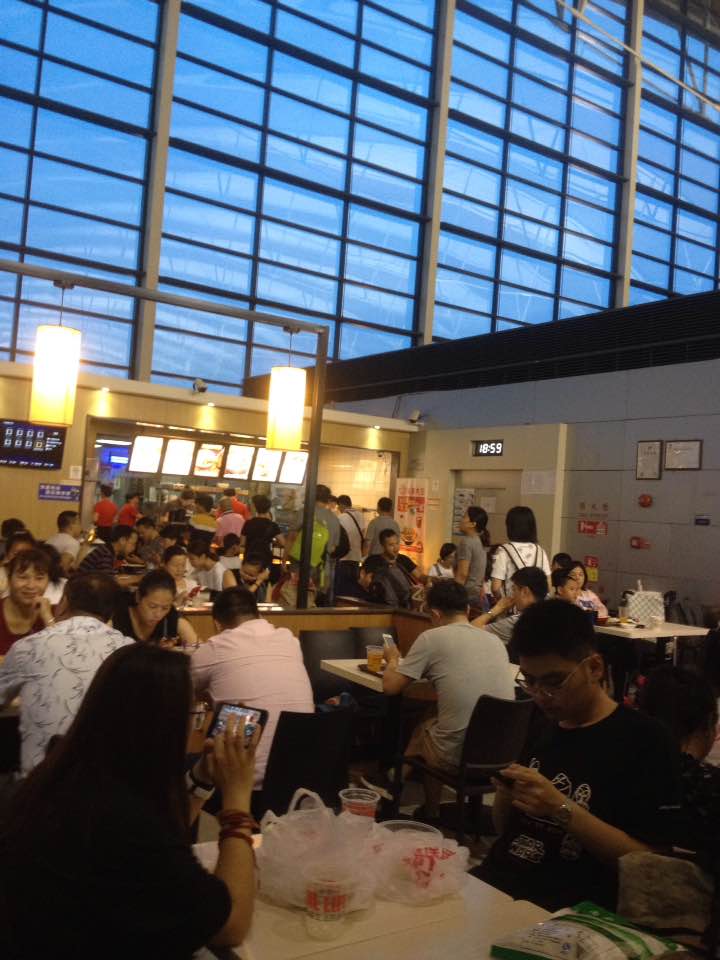 机场的餐厅就这样了,即贵,量又少,味道一般,人又多