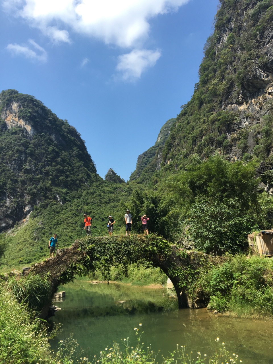 英西峰林老虎谷溶洞漂流