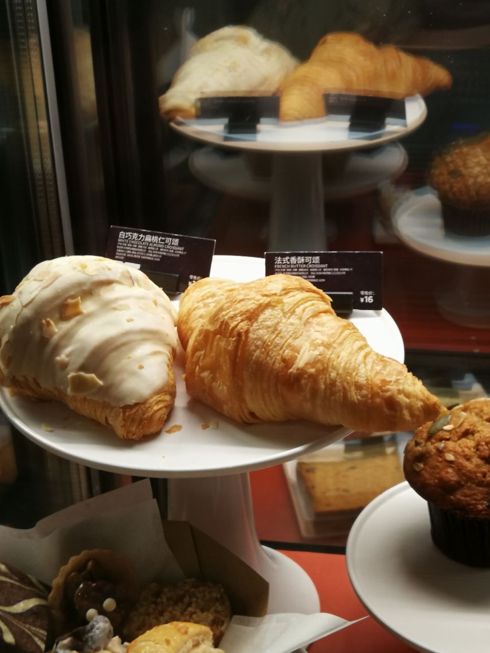 星巴克是全球最大的咖啡连锁店其总部在美国西雅图它的顶级咖啡豆和多