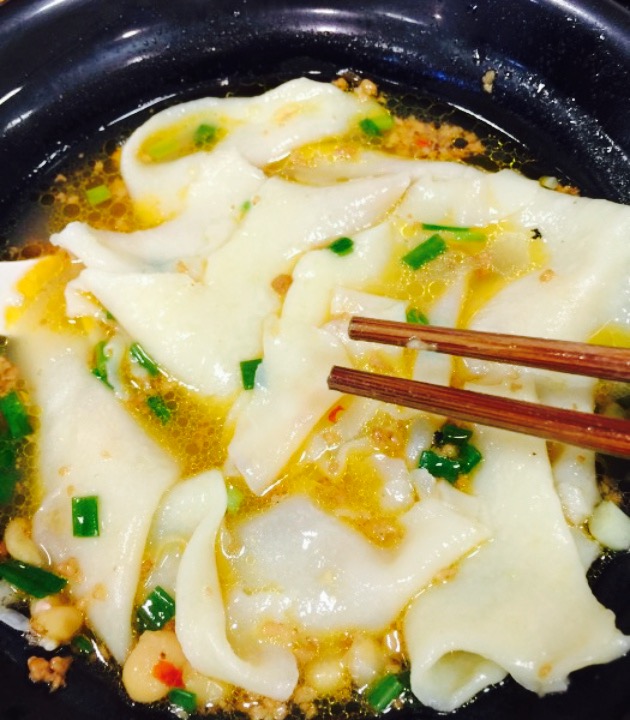 鸡汤铺盖面(王府井百货店) 直线距离 100m