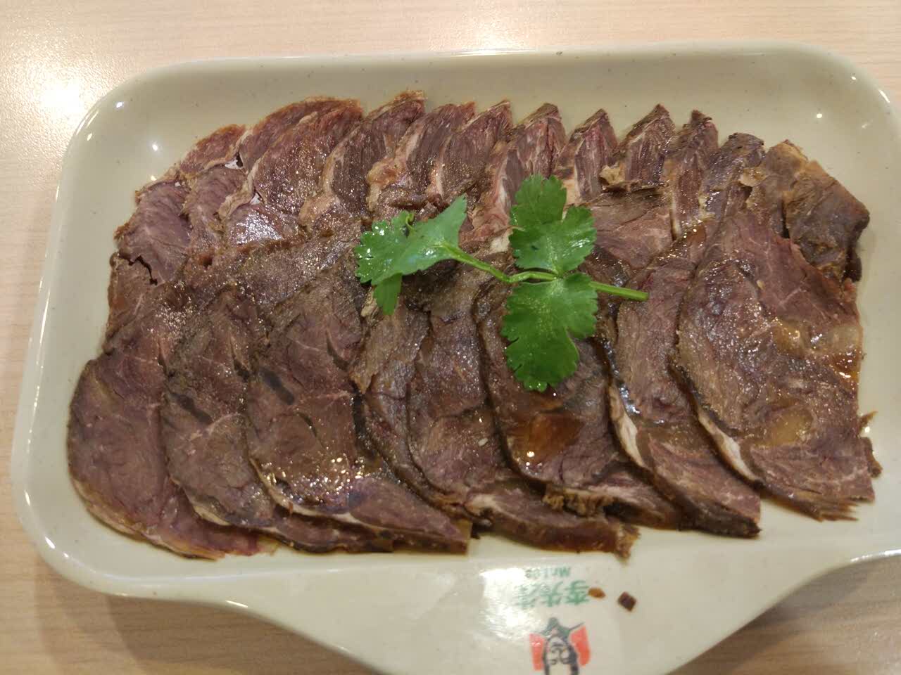一盘牛肉25元,好吃不贵,服务周到.等一会追评论.