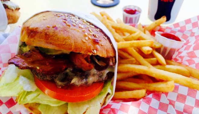 bishop burger barn 66/人 快餐简餐 直线距离1.6km