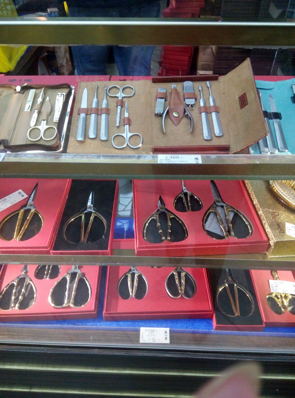 张小泉剪刀
精致又锋利
百年手艺传
真材好实料
