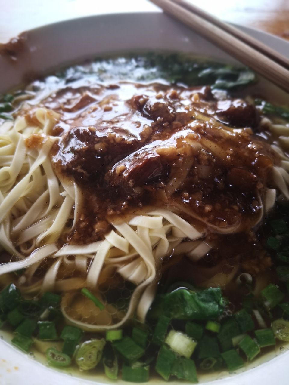 

面条是普通的挂面,点的清汤臊子感觉普通.