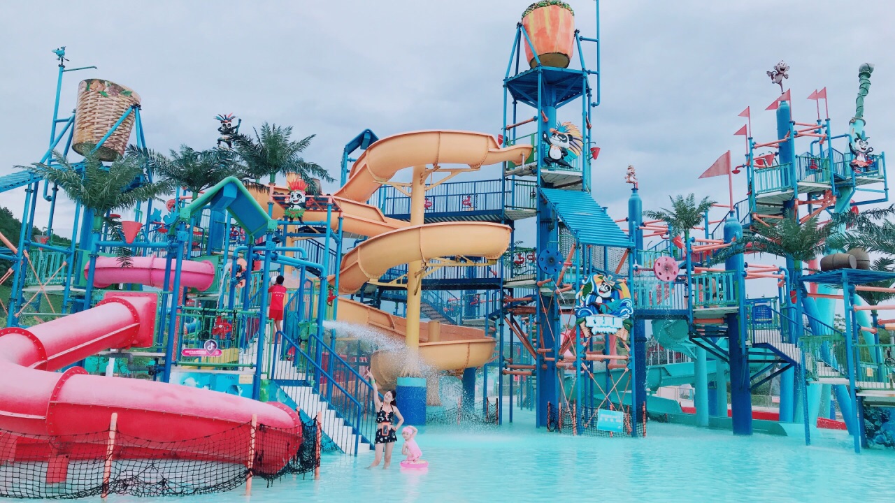 安吉欢乐风暴水上乐园