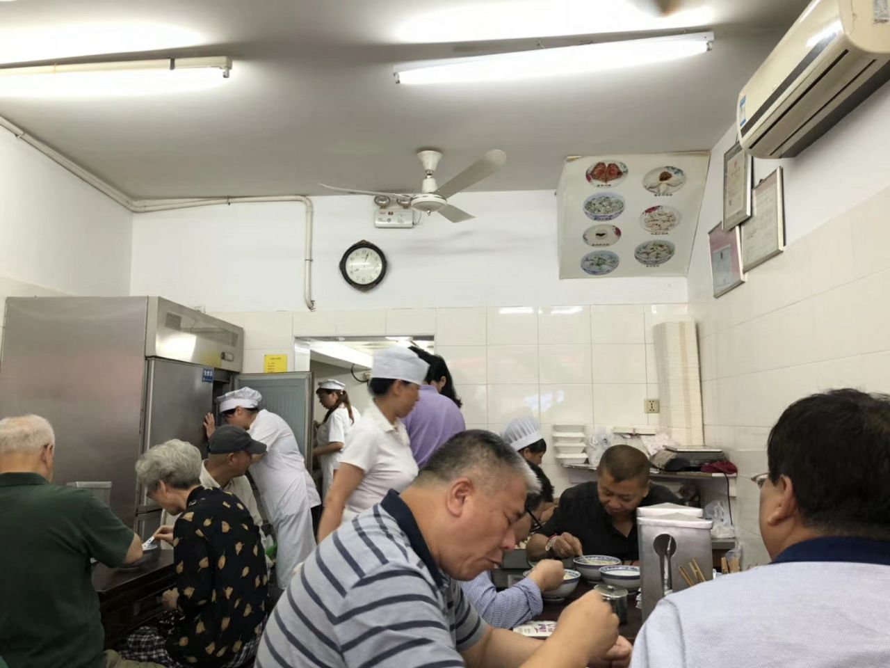 2022老上海弄堂馄饨铺美食餐厅,盛兴百年老店，开了很多年的...【去哪儿攻略】