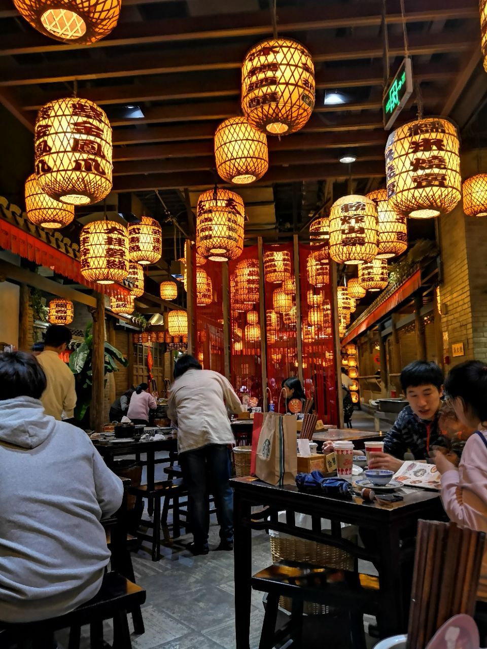 【携程美食林】武汉南京大牌档(凯德1818店)餐馆,在商场闲逛,如果没有