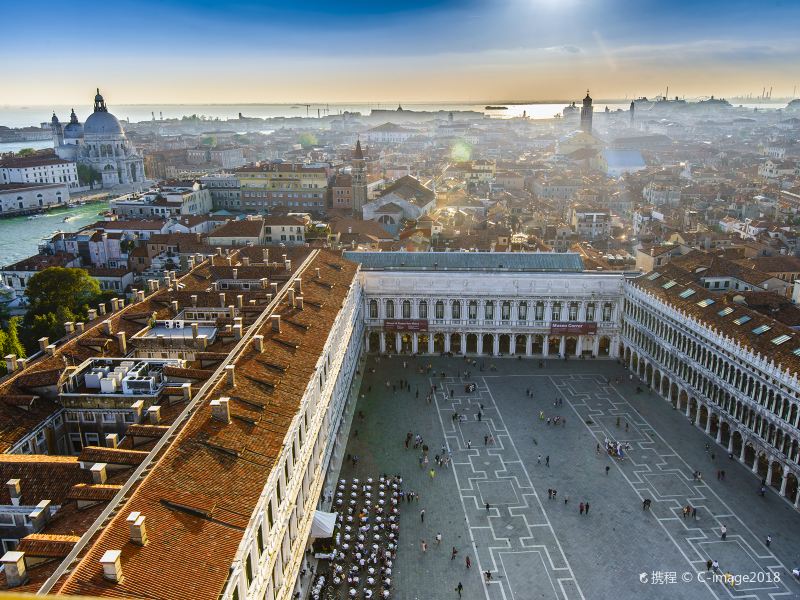 威尼斯圣马可广场特点图片