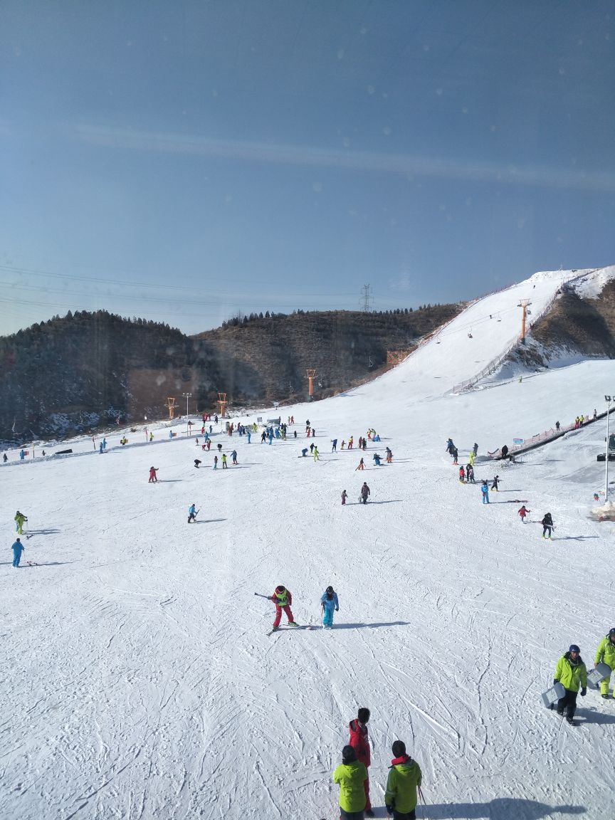兰州新区滑雪场图片