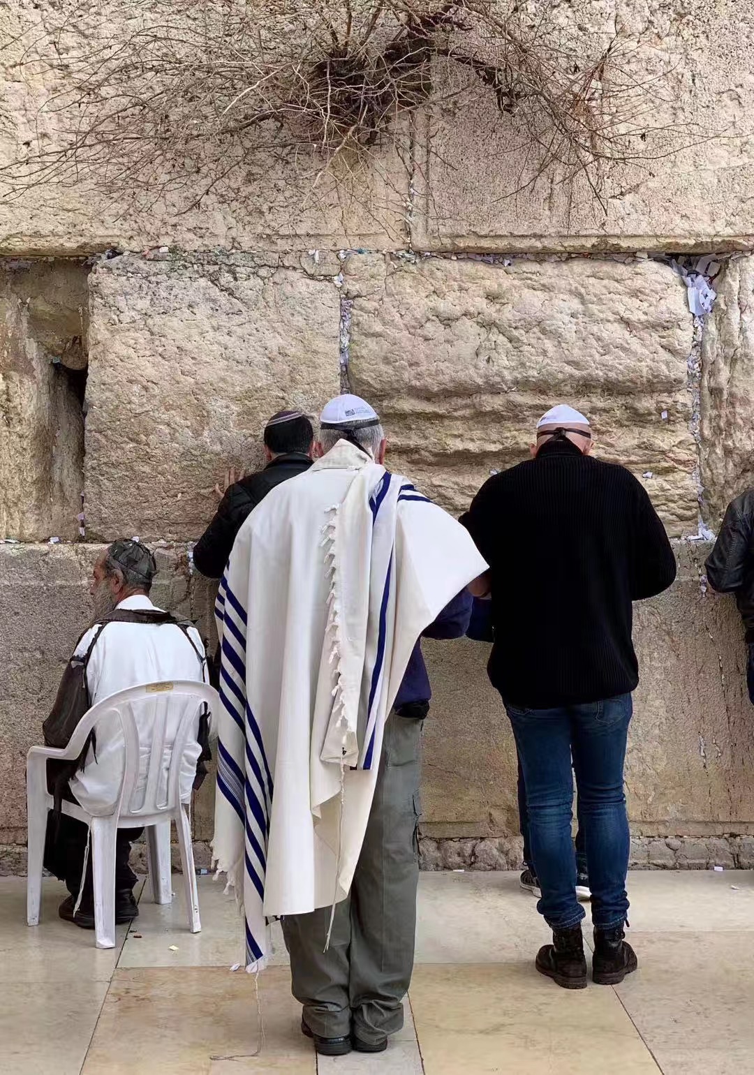 【携程攻略】耶路撒冷哭墙景点,这里是犹太人的精神圣地 哭墙下 在抽泣的犹太人身旁感受信…