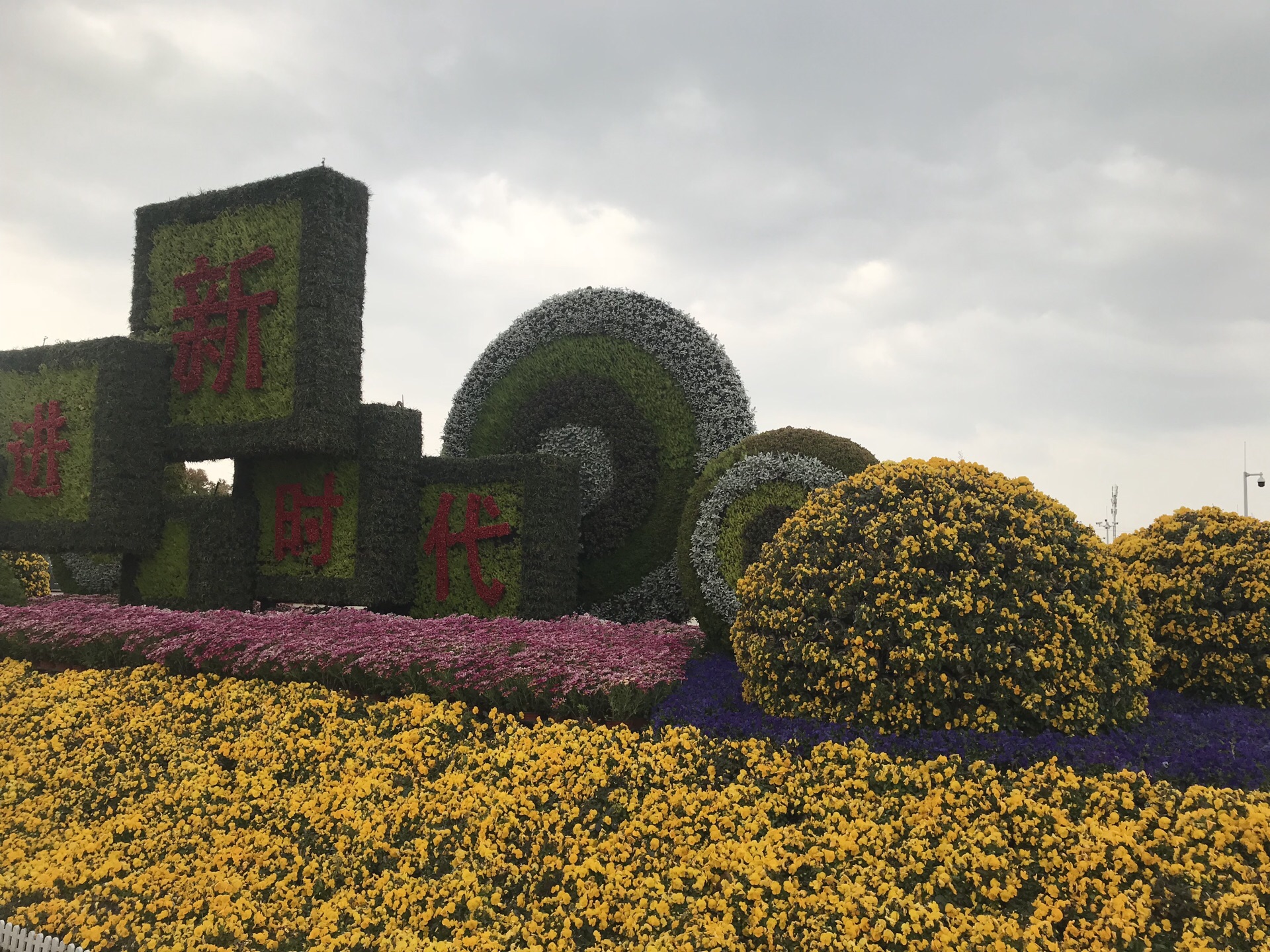 【携程攻略】昆明昆明高铁南站西广场景点,昆明南站西广场,比较大,在