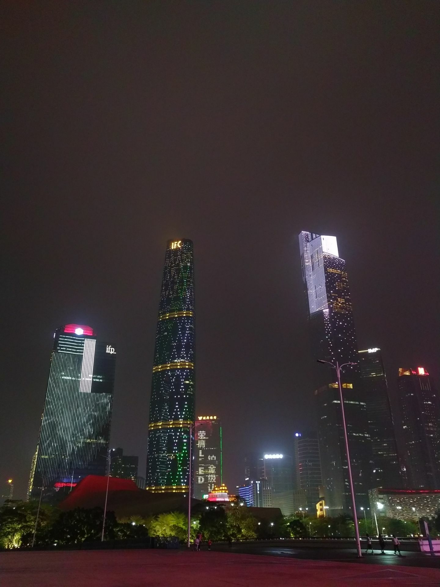 【携程攻略】广州广州东塔景点,广州东塔，又名周大福金融中心，创下多项建筑及设备之最，如20米/秒…