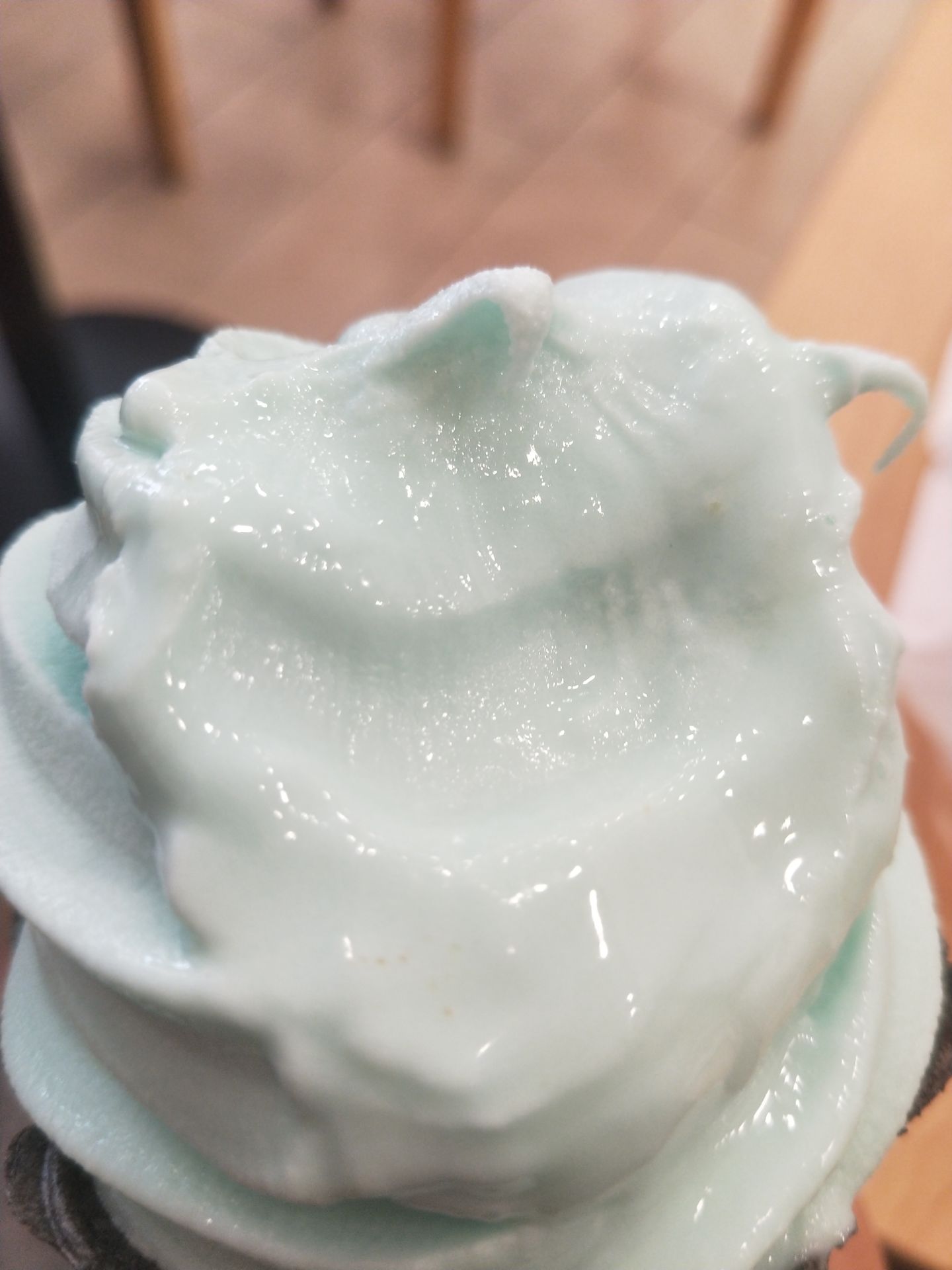 前几天新出的芝士海盐冰淇淋超好吃,这几天又回归了香草的.