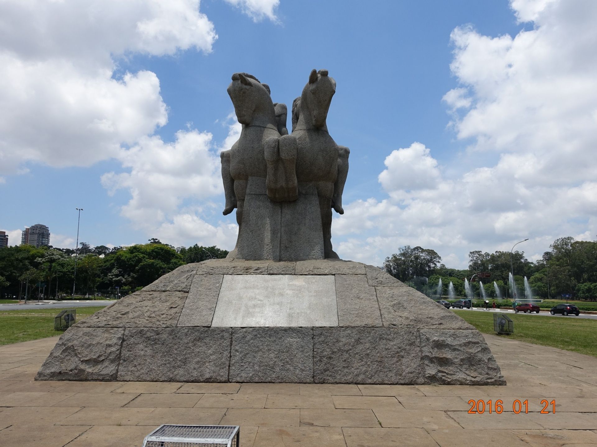 巴西拓荒者群雕