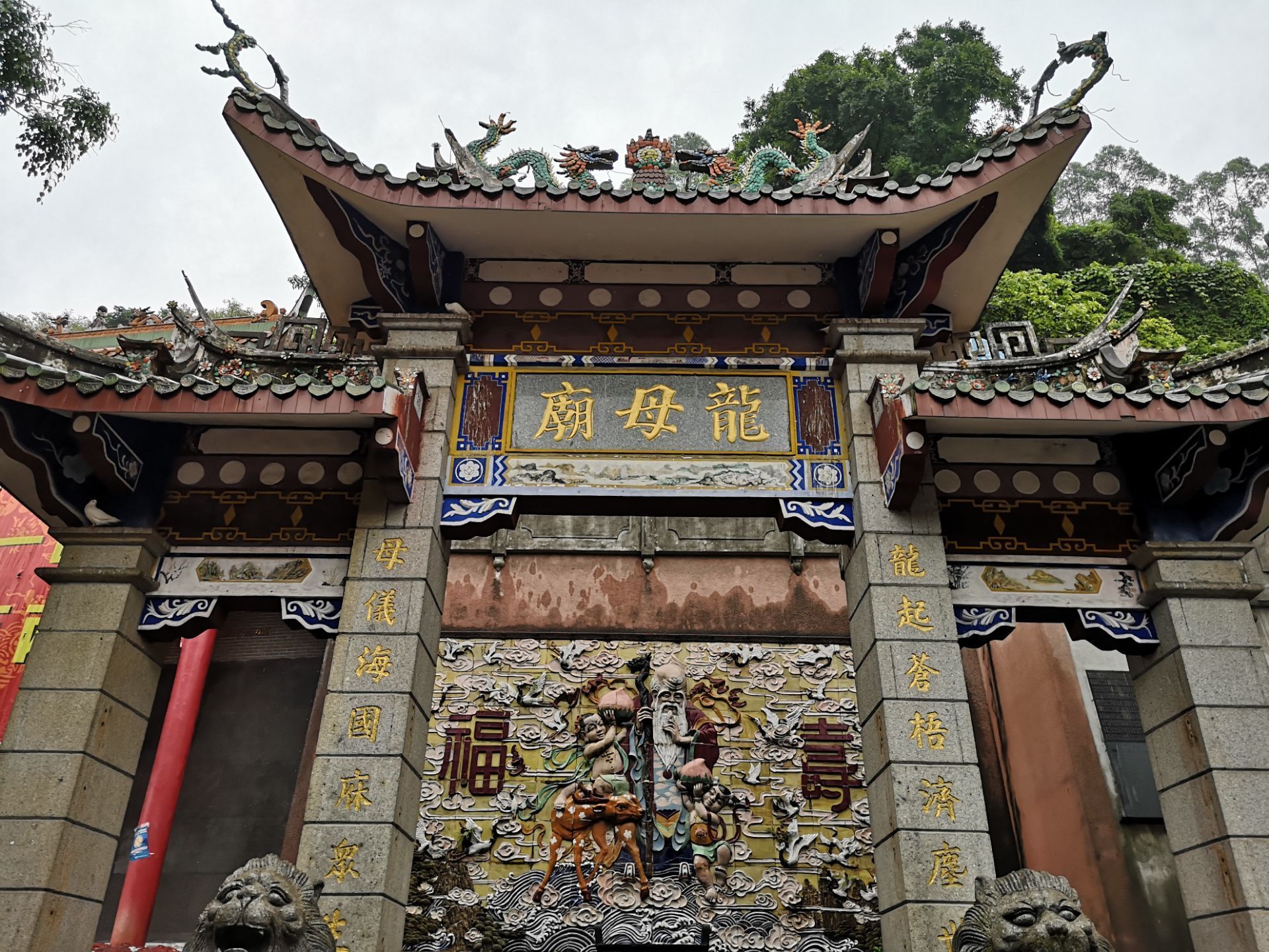 但是,原来在梧州的龙母庙历史更为悠久,也可以说是龙母传说的发源地