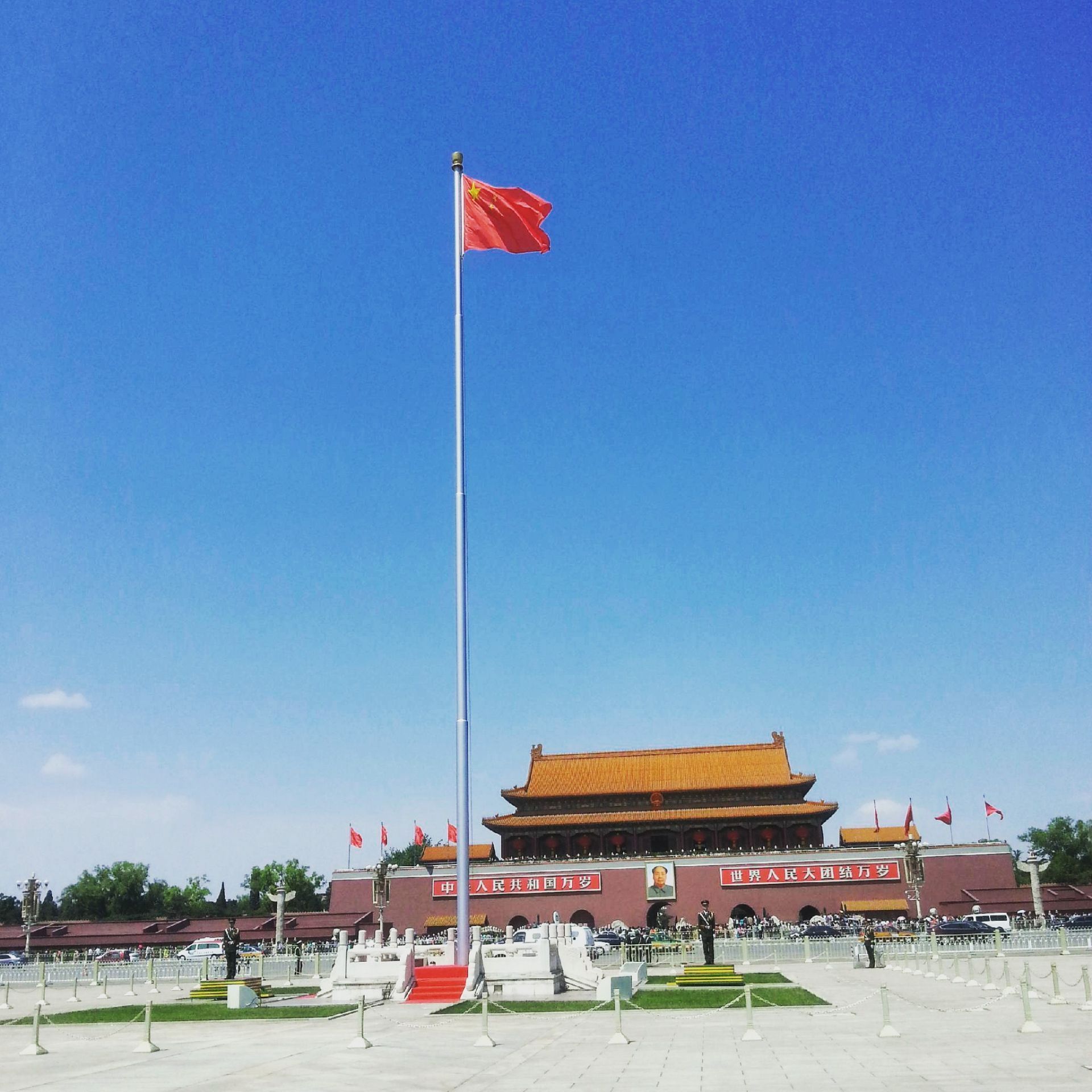 孙中山巨幅画像亮相北京天安门广场