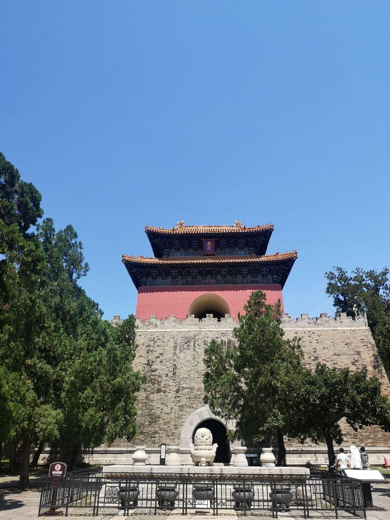 【携程攻略】北京长陵景点,1、明长陵位于天寿山主峰南麓，是明朝第三位皇帝成祖文皇帝朱棣（年…