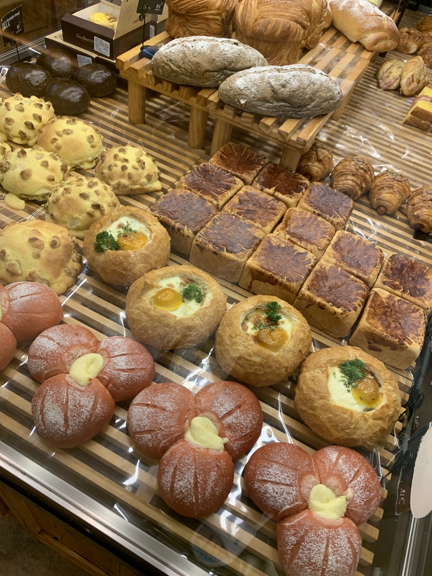 2023可莎蜜儿(武林店)美食餐厅,来这儿买面包的人非常多,这.