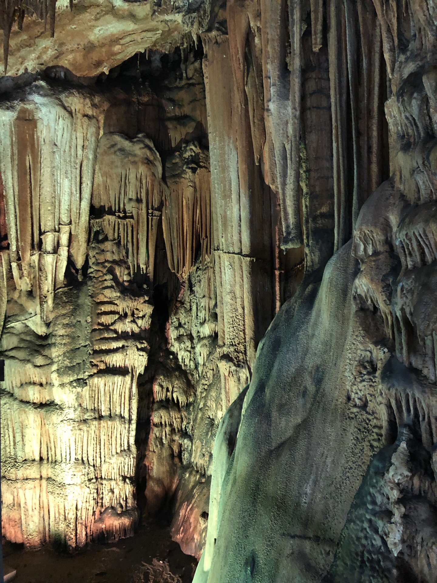 北京最大的天然洞穴——石花洞